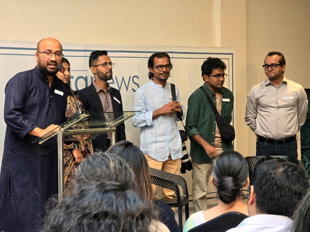 At a reader engagement event after his return to Bangladesh, Tasneem Khalil introduced the Netra News Bangladesh team, who appeared publicly for the first time after years of working anonymously for security reasons. 

Photo: ‍Sharif Khiam Ahmed/One-man Newsroom